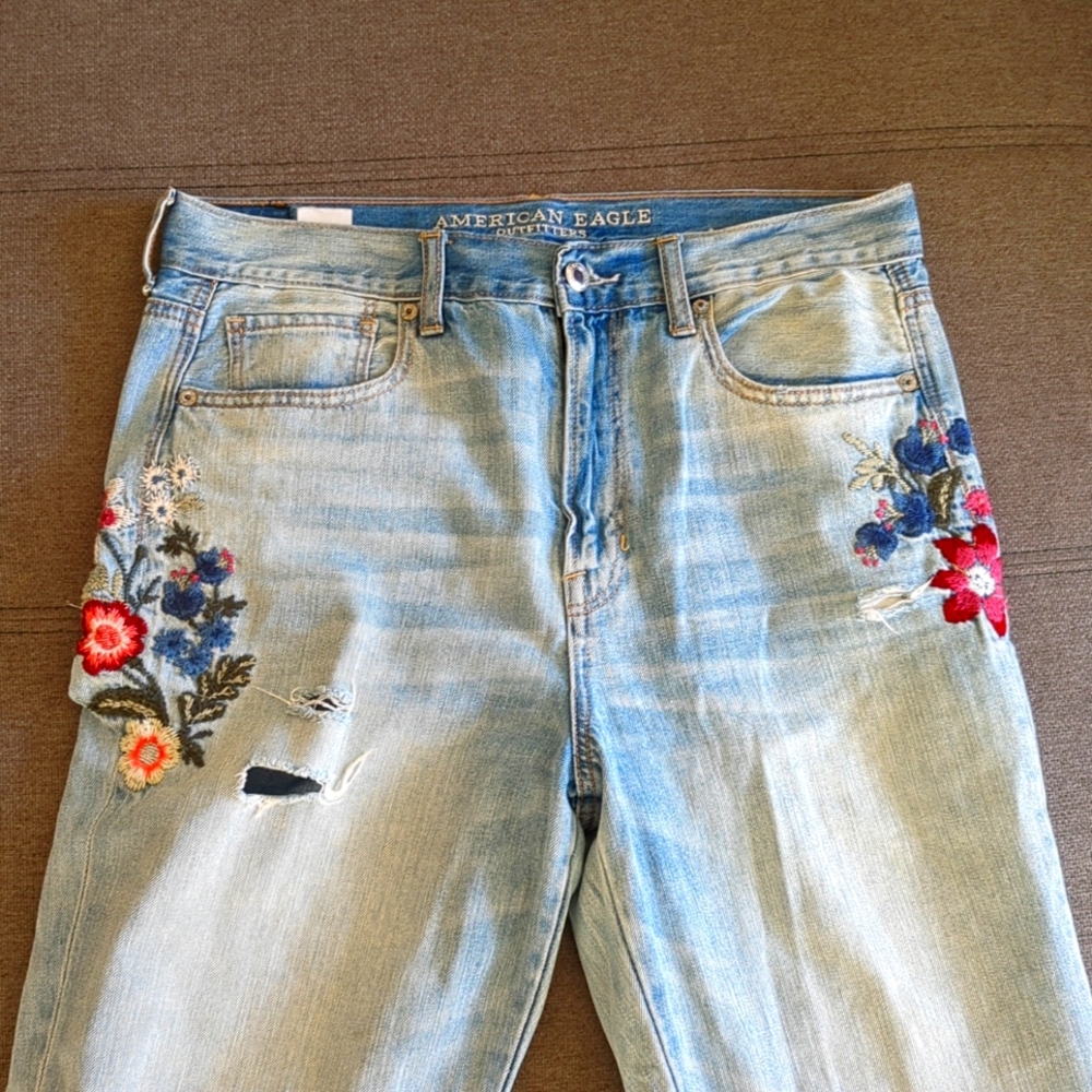 Embroidered flower jeans